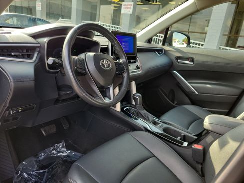 Used 2024 Toyota Corolla Cross XLE AWD/4WD image 19