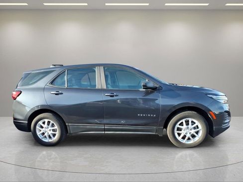 Used 2022 Chevrolet Equinox LS AWD/4WD image 2