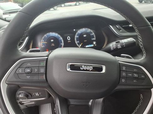 New 2025 Jeep Grand Cherokee L Altitude image 14