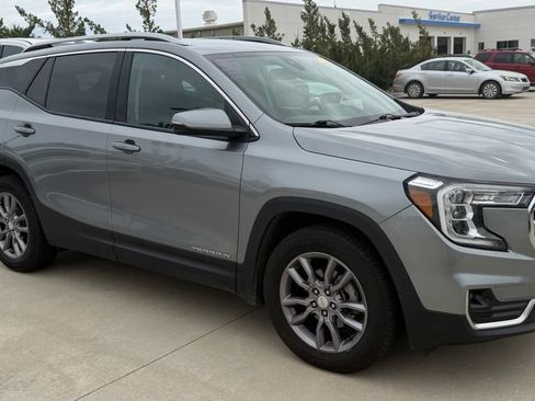 Used 2023 GMC Terrain SLT AWD/4WD image 7
