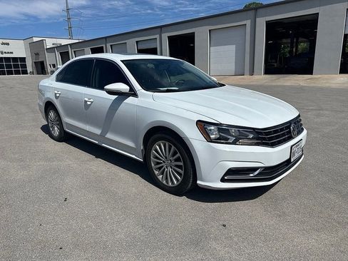 Used 2016 Volkswagen Passat 1.8T SE FWD image 3