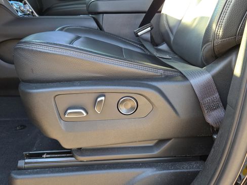 Used 2023 GMC Yukon XL Denali w/ Denali Reserve Package image 18