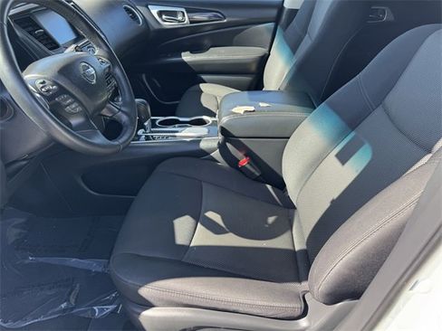 Used 2020 Nissan Pathfinder SV image 10