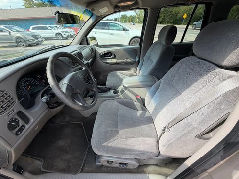 Used 2004 Chevrolet TrailBlazer LS w/ LS Preferred Equipment Group RWD image 9