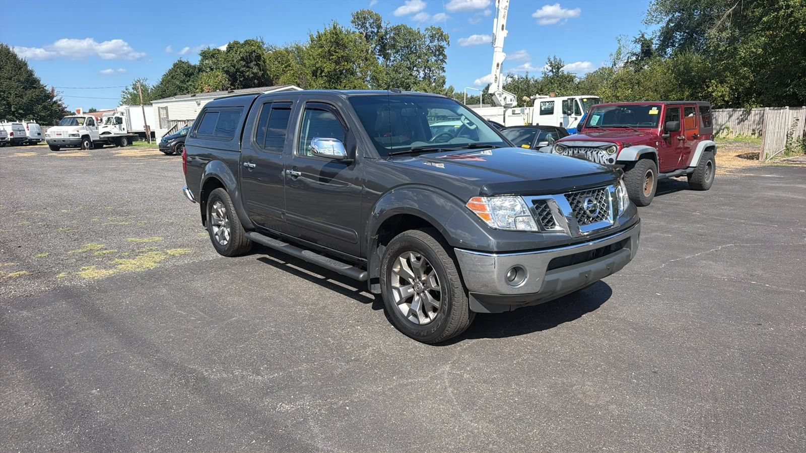 Used 2015 Nissan Frontier SL w/ Moonroof Package AWD/4WD image 2