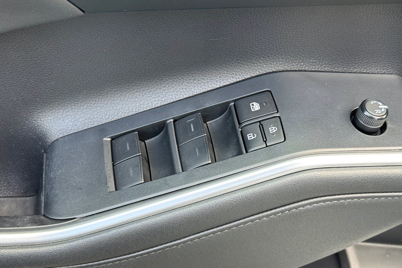 Used 2022 Toyota Highlander XLE AWD/4WD image 13