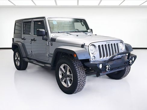Used 2018 Jeep Wrangler Unlimited Sport w/ Connectivity Group image 3