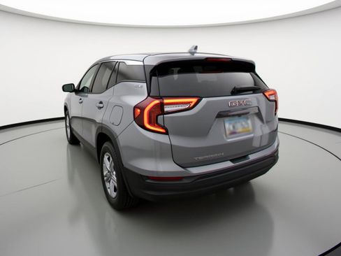 Used 2024 GMC Terrain SLE FWD image 6