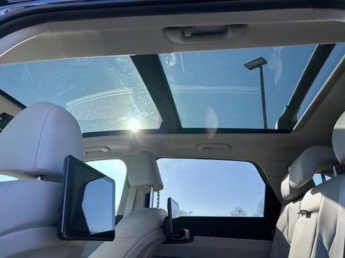 New 2025 Kia Sorento S w/ Panoramic Sunroof Package AWD/4WD image 8
