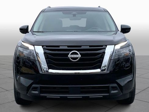 Used 2025 Nissan Pathfinder SV image 4