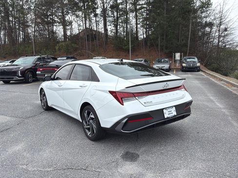 Certified 2025 Hyundai Elantra SEL image 7