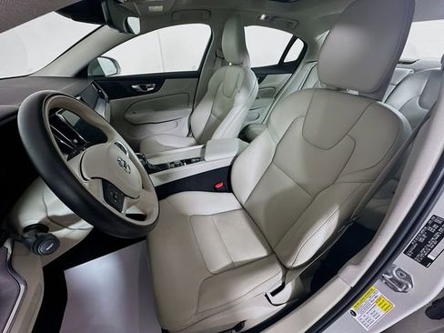 Used 2020 Volvo S60 T6 Momentum image 21