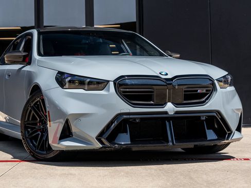Used 2026 BMW M5 w/ Carbon Package AWD/4WD image 5