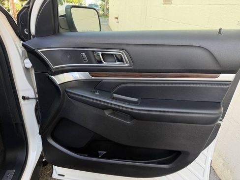 Used 2017 Ford Explorer Limited w/ Equipment Group 301A AWD/4WD image 28