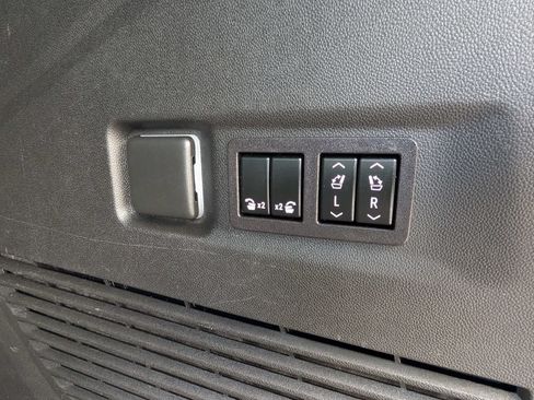 Used 2023 GMC Yukon XL AT4 w/ Technology Package AWD/4WD image 15