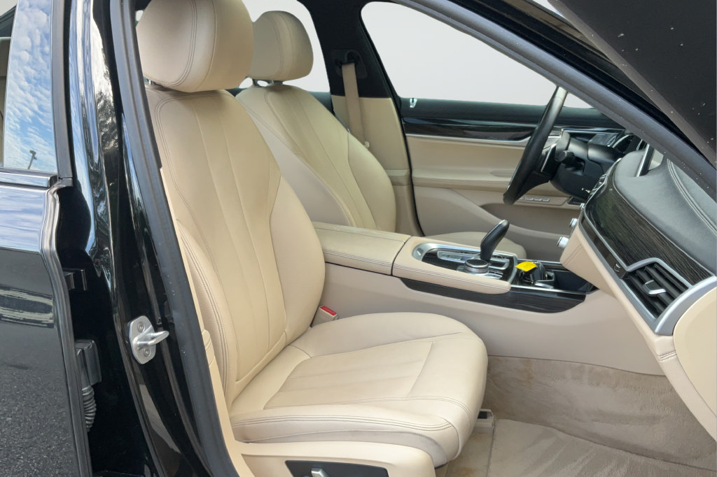 Used 2018 BMW 740i RWD image 19