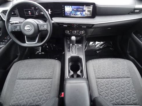 Used 2025 Nissan Kicks SV AWD/4WD image 10