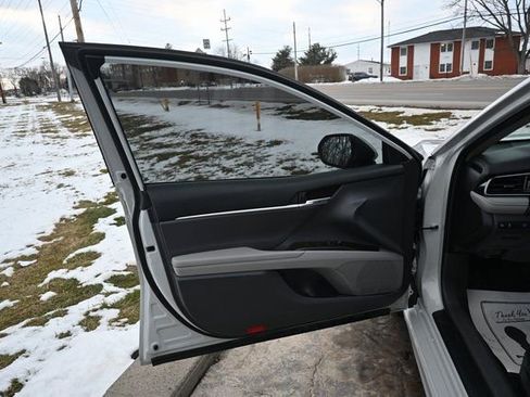 Used 2022 Toyota Camry SE w/ Cold Weather Package image 25