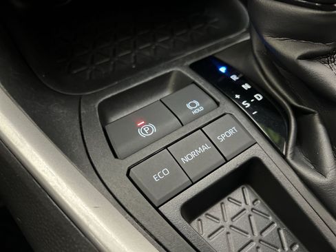 Used 2024 Toyota RAV4 XLE FWD image 30
