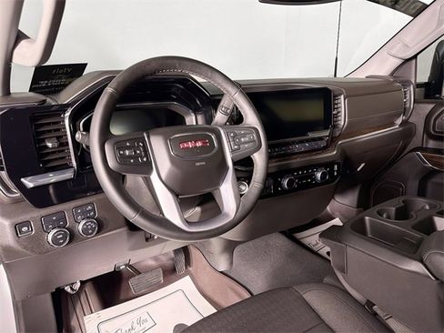 Used 2025 GMC Sierra 2500 SLE image 9