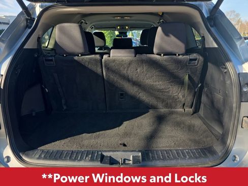 Used 2024 Toyota Highlander LE image 12