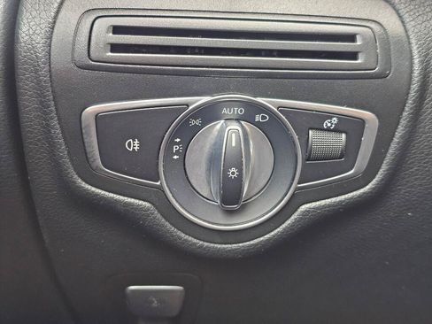 Used 2019 Mercedes-Benz GLC 300 4MATIC image 33