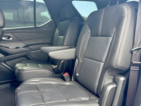 Used 2023 Chevrolet Traverse RS FWD image 4