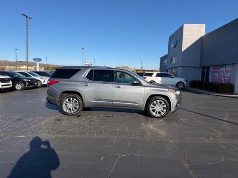 Used 2020 Chevrolet Traverse Premier image 2