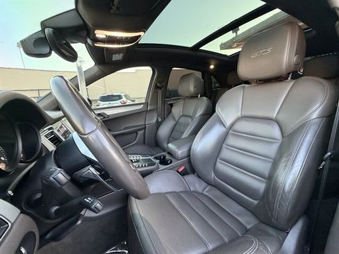 Used 2018 Porsche Macan GTS AWD/4WD image 25