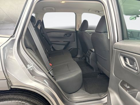 Used 2024 Nissan Rogue S image 17