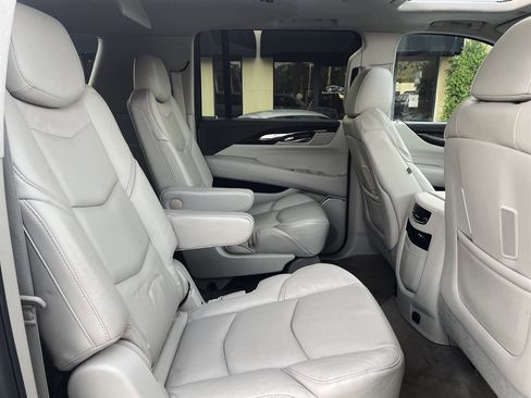 Used 2016 Cadillac Escalade ESV Luxury image 23