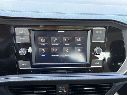 Used 2022 Volkswagen Jetta SE w/ Panoramic Sunroof Package FWD image 22