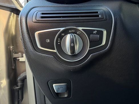 Used 2019 Mercedes-Benz GLC 300 w/ Premium Package image 19