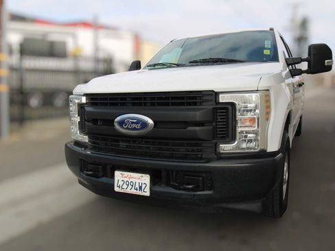 Used 2019 Ford F250 XL w/ Power Equipment Group image 27