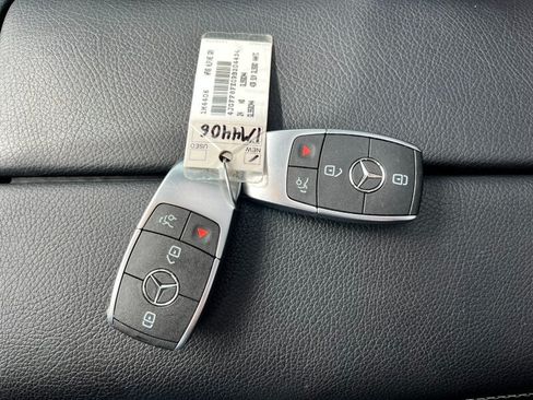 Used 2024 Mercedes-Benz GLS 580 4MATIC image 40