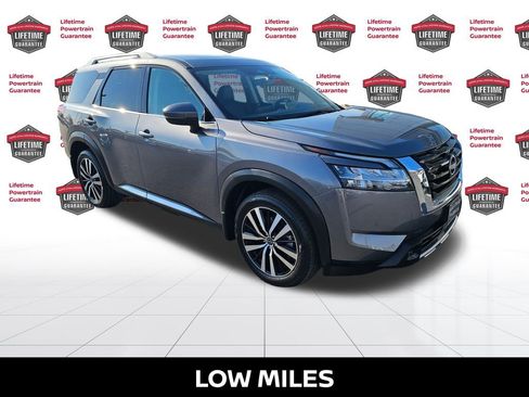 Used 2024 Nissan Pathfinder Platinum image 7