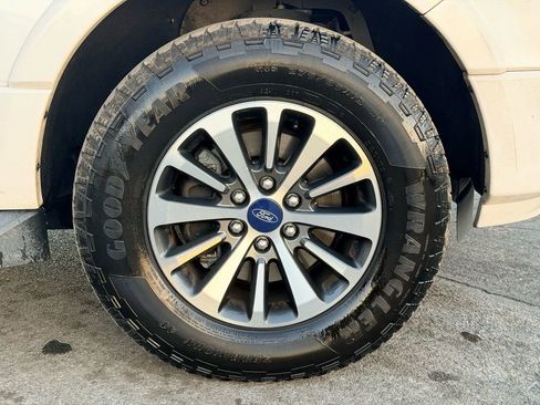 Used 2015 Ford Expedition XLT w/ Equipment Group 201A image 28