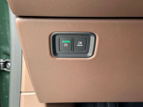 Certified 2025 Porsche Macan 4S Electric image 38