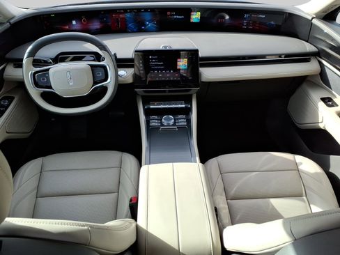Used 2025 Lincoln Nautilus Premier image 7