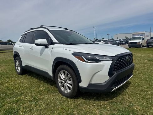 Used 2022 Toyota Corolla Cross LE FWD image 3