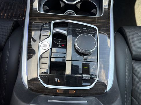 Used 2024 BMW X7 xDrive40i w/ Premium Package AWD/4WD image 19