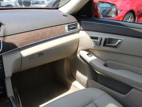 Used 2016 Mercedes-Benz E 350 4MATIC Sedan w/ Premium Package image 18