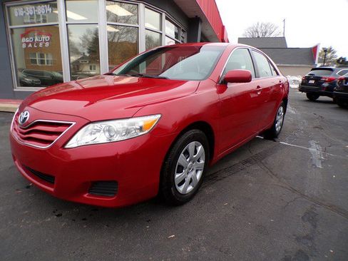 Used 2011 Toyota Camry LE image 6