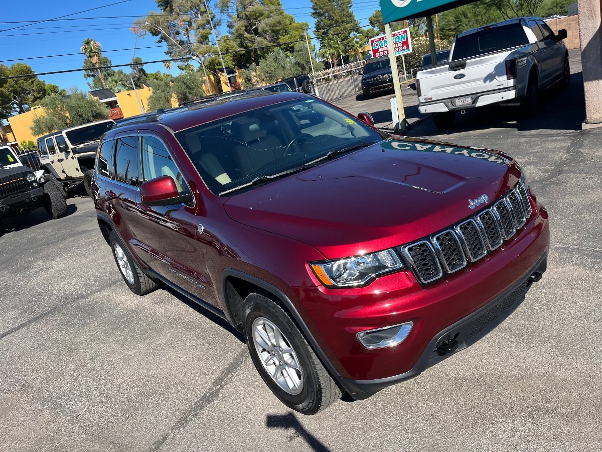 Used 2020 Jeep Grand Cherokee Laredo AWD/4WD image 46