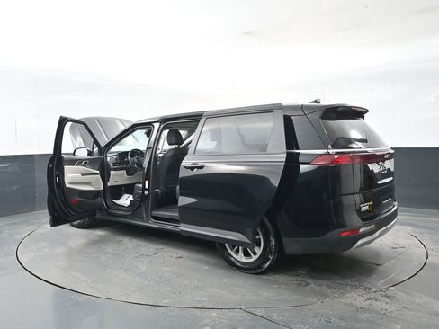 Used 2024 Kia Carnival LX image 32