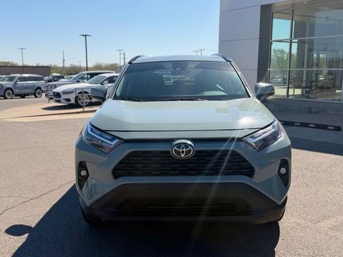 Used 2022 Toyota RAV4 XLE Premium image 3