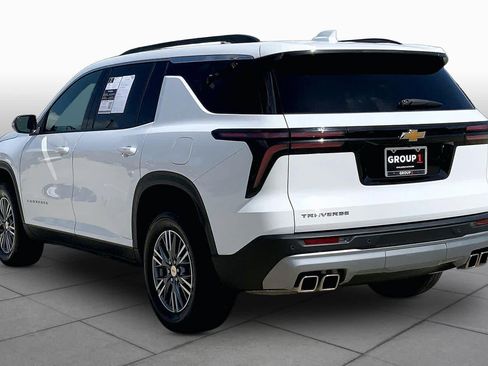 Used 2025 Chevrolet Traverse LT FWD image 12