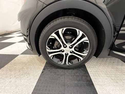 Used 2020 Chevrolet Bolt Premier w/ Infotainment Package FWD image 9