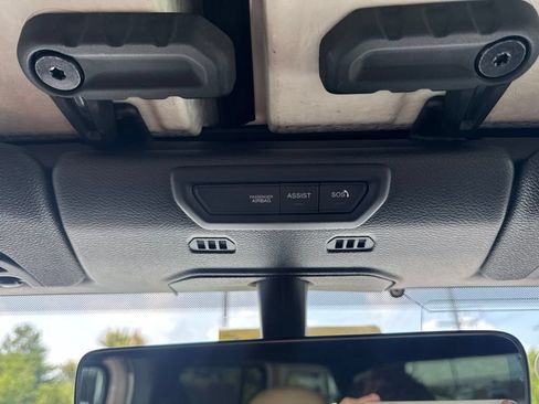 Used 2022 Jeep Wrangler Unlimited Sahara w/ LED Lighting Group AWD/4WD image 23