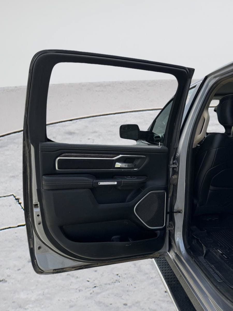 Used 2020 RAM 1500 Laramie AWD/4WD image 16